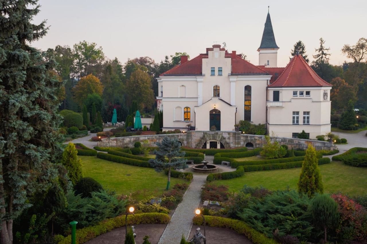 Отели типа «постель и завтрак» Pałac Brzeźno Oborniki Śląskie