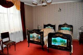 Отели типа «постель и завтрак» Pałac Brzeźno Oborniki Śląskie Double Room in Club House-1